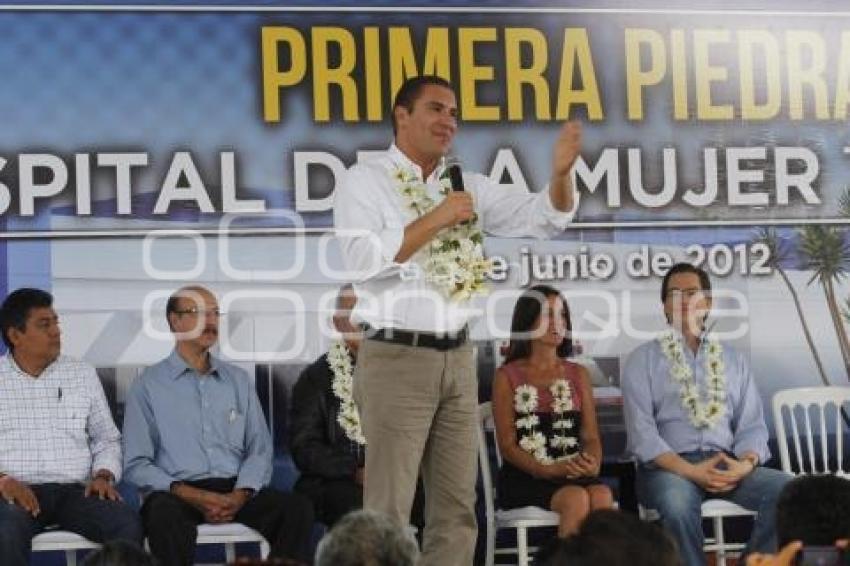 COLOCAN PRIMERA PIEDRA DE HOSPITAL EN TEHUACÁN