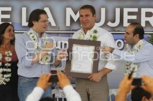 COLOCAN PRIMERA PIEDRA DE HOSPITAL EN TEHUACÁN