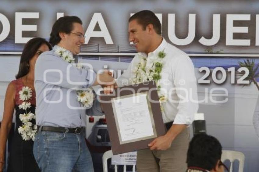 COLOCAN PRIMERA PIEDRA DE HOSPITAL EN TEHUACÁN