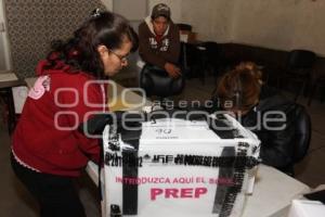 ELECCIONES 2012.ENTREGA PAQUETERIA ELECTORAL