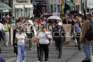 MARCHAN EN APOYO A MAESTROS CESADOS