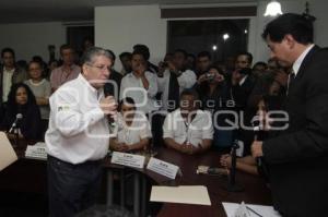 ENTREGAN CONSTANCIA DE MAYORÍA A DOGER