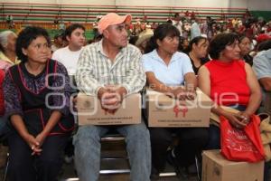 ENTREGA APOYOS DAMNIFICADOS INUNDACIONES