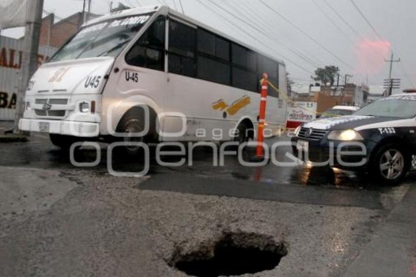 VUELVE A COLAPSAR EL PAVIMENTO