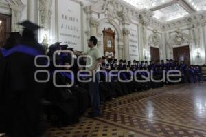 FOTO EN EL SALÓN DE CABILDOS