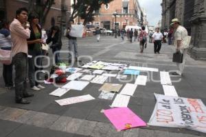 MANIFESTACIÓN FRENTE AL CAROLINO