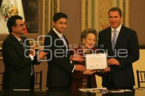 HOMENAJE A GILBERTO BOSQUES SALDIVAR