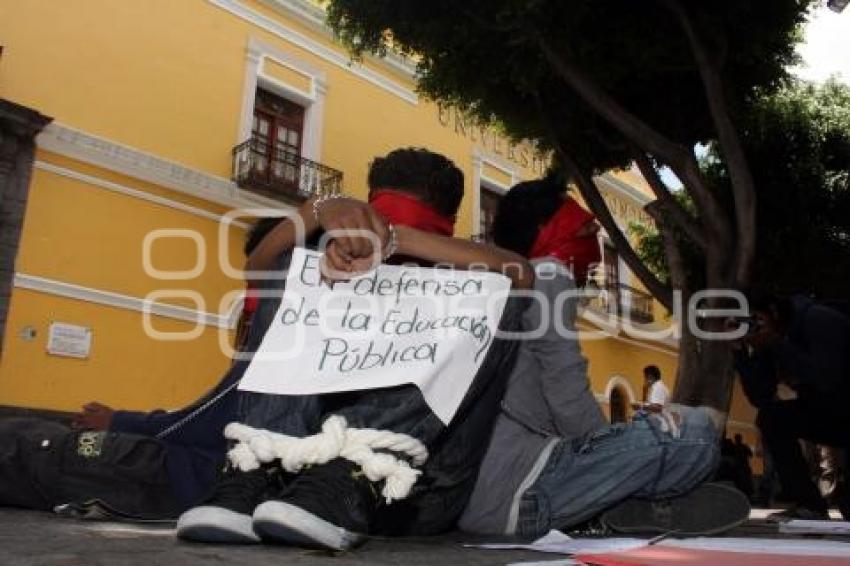 MANIFESTACIÓN ESTUDIANTES