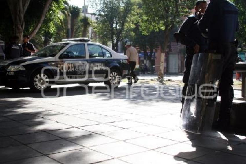 POLICÍAS EN LA 5 DE MAYO