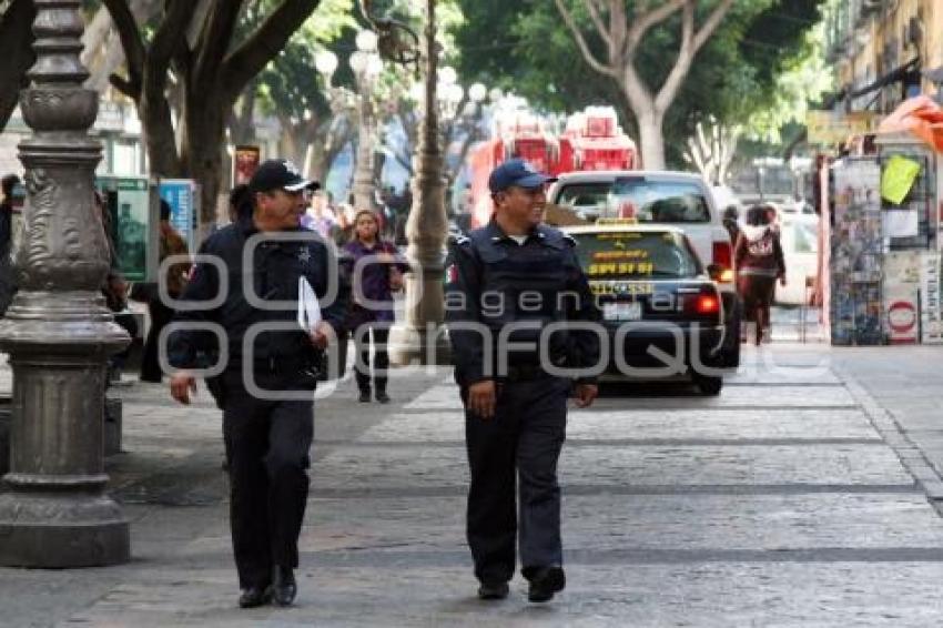 POLICÍAS EN LA 5 DE MAYO