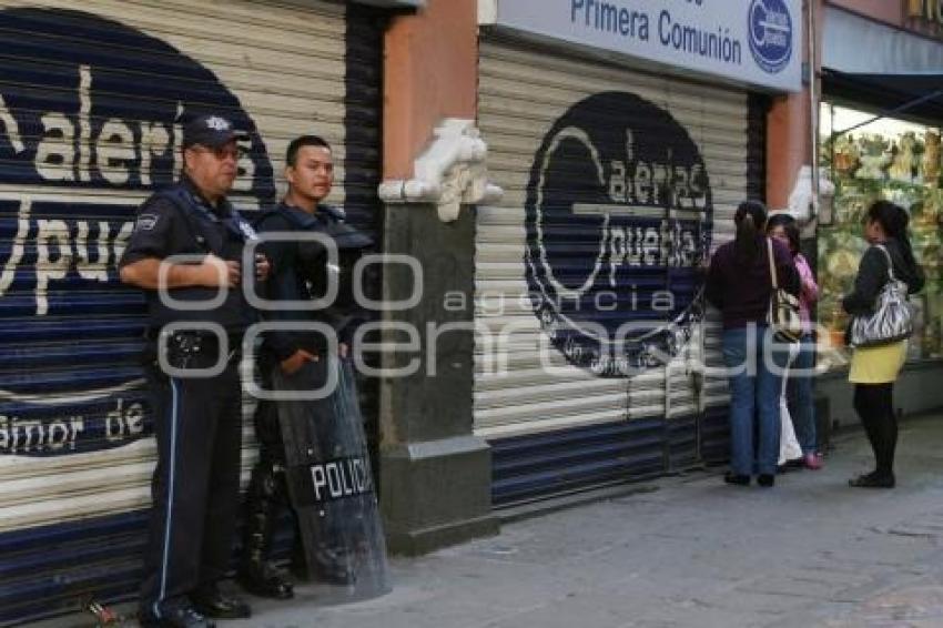 POLICÍAS EN LA 5 DE MAYO