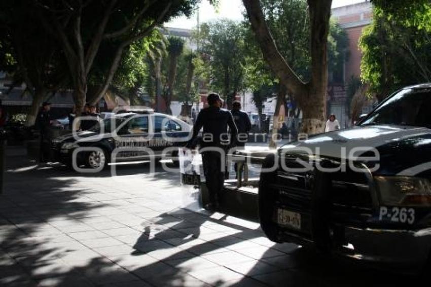 POLICÍAS EN LA 5 DE MAYO