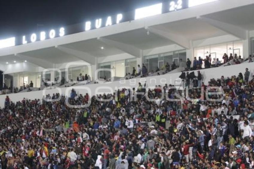 FUTBOL . ESTADIO UNIVERSITARIO