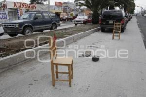 CARRIL DEL METROBÚS COMO ESTACIONAMIENTO