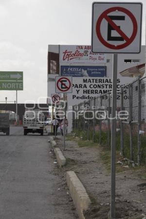 RETIRAN AMBULANTES EN LOMAS DE ANGELÓPOLIS