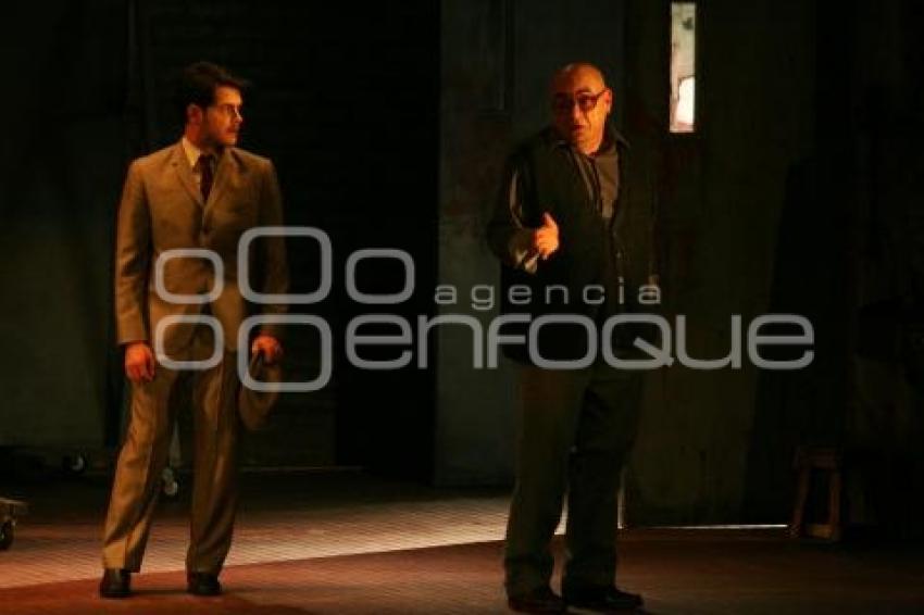 OBRA TEATRAL ROJO