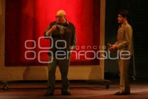 OBRA TEATRAL ROJO
