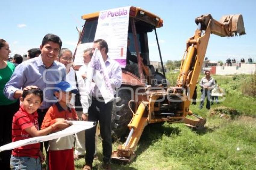 BANDERAZO DE OBRA LA GUADALUPANA