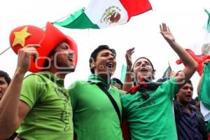 POBLANOS FESTEJAN EN LA JUÁREZ