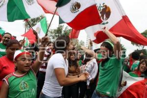 POBLANOS FESTEJAN EN LA JUÁREZ