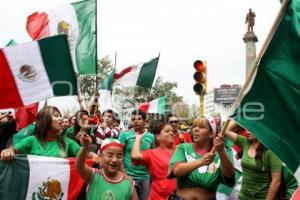 POBLANOS FESTEJAN EN LA JUÁREZ