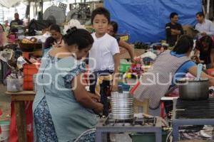 COMERCIANTES SE INSTALAN EN EL ESTACIONAMIENTO MERCADO HIDALGO