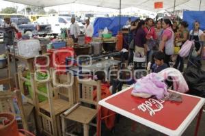 COMERCIANTES SE INSTALAN EN EL ESTACIONAMIENTO MERCADO HIDALGO