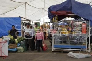 COMERCIANTES SE INSTALAN EN EL ESTACIONAMIENTO MERCADO HIDALGO