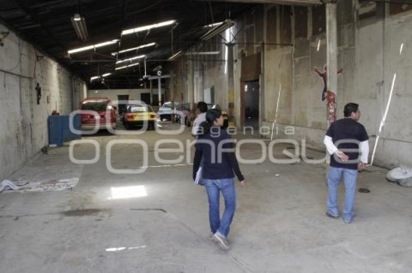 ASEGURAN BODEGA DE PRESUNTOS AUTOS ROBADOS