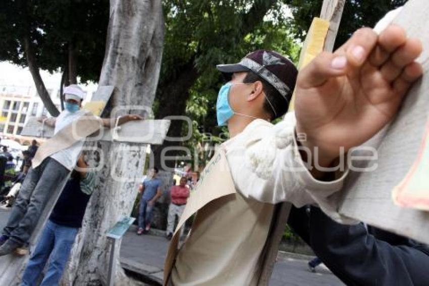 ASPIRANTES RECHAZADOS SE CRUCIFICAN