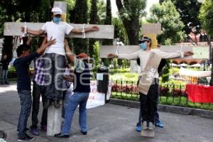 ASPIRANTES RECHAZADOS SE CRUCIFICAN