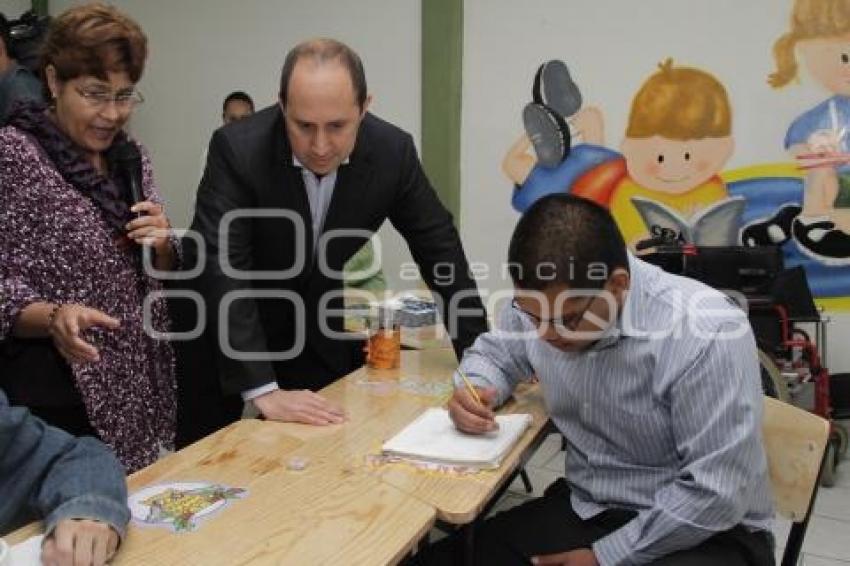 ENTREGA DE APOYOS A ASOCIACIÓN CIVIL