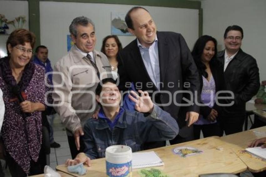 ENTREGA DE APOYOS A ASOCIACIÓN CIVIL