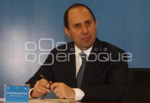 FIRMA CONVENIO BECAS UNIVERSITARIAS