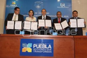 FIRMA CONVENIO BECAS UNIVERSITARIAS