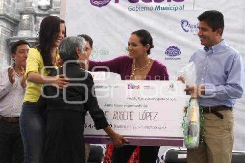DE LA MANO DE LOS ABUELOS