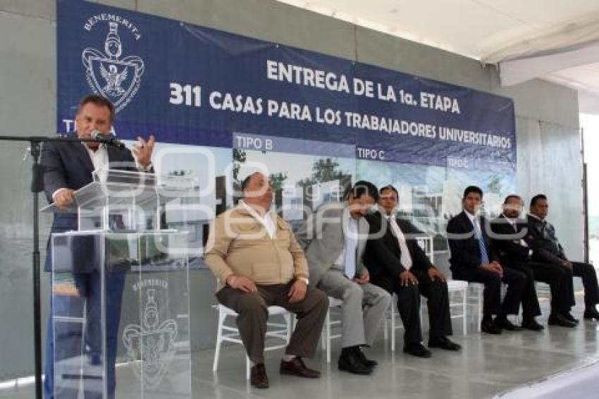 PRIMERA ENTREGA DE CASAS BUAP
