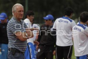 FÚTBOL . HUGO FERNÁNDEZ