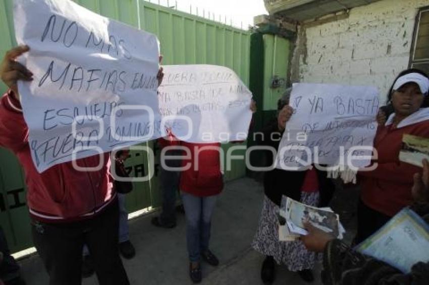 PIDEN SALIDA DE DIRECTORA ESCUELA EMILIANO ZAPATA