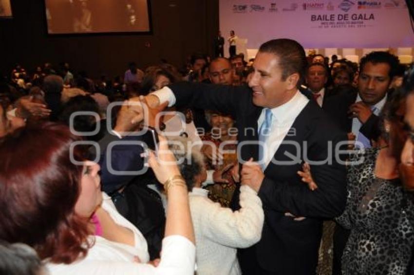 BAILE DE GALA ADULTOS MAYORES