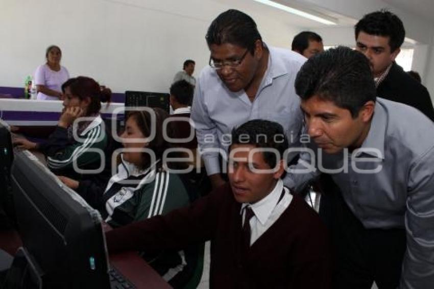 EDUARDO RIVERA ENTREGÓ AULA DE MEDIOS