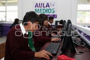 EDUARDO RIVERA ENTREGÓ AULA DE MEDIOS