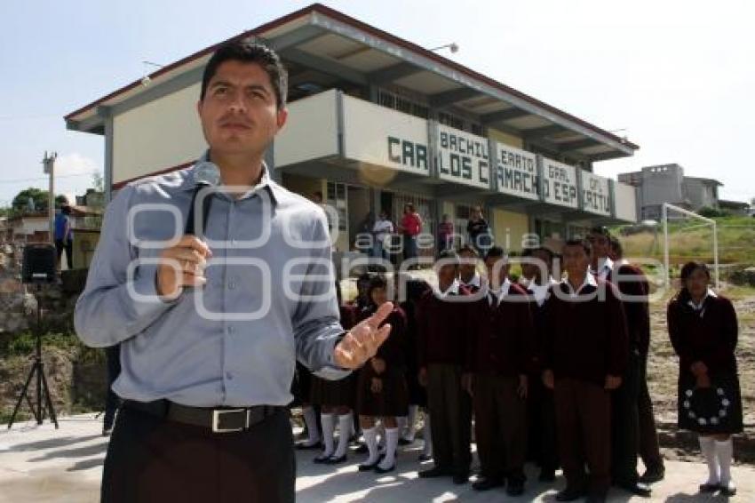 EDUARDO RIVERA ENTREGÓ AULA DE MEDIOS