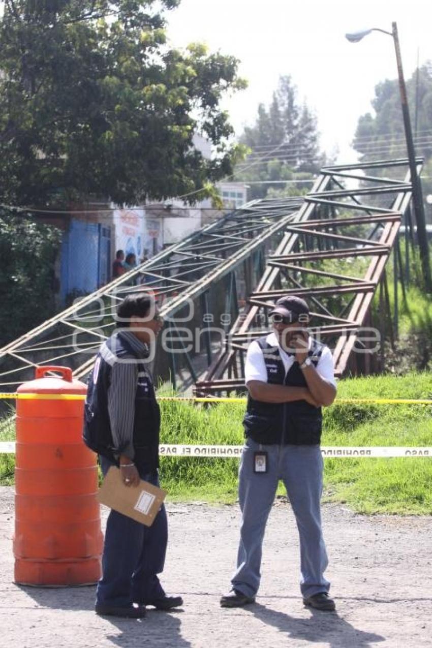 CAE PUENTE PEATONAL.JOAQUIN COLOMBRES