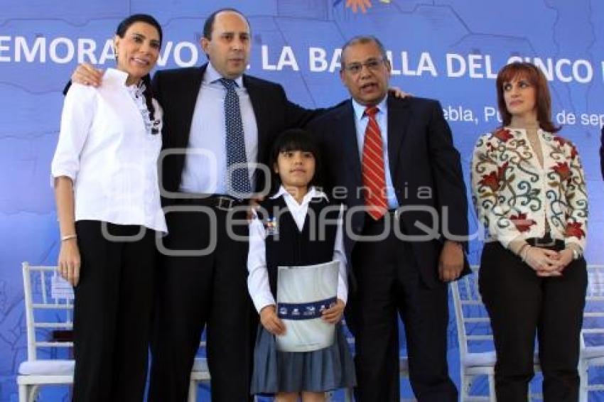 ENTREGA ÁLBUM CONMEMORATIVO 5 DE MAYO