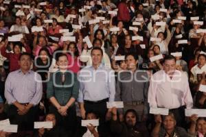 ENTREGA CHEQUES CRÉDITO A LA PALABRA DE LA MUJER