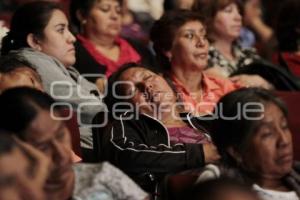 ENTREGA CHEQUES CRÉDITO A LA PALABRA DE LA MUJER