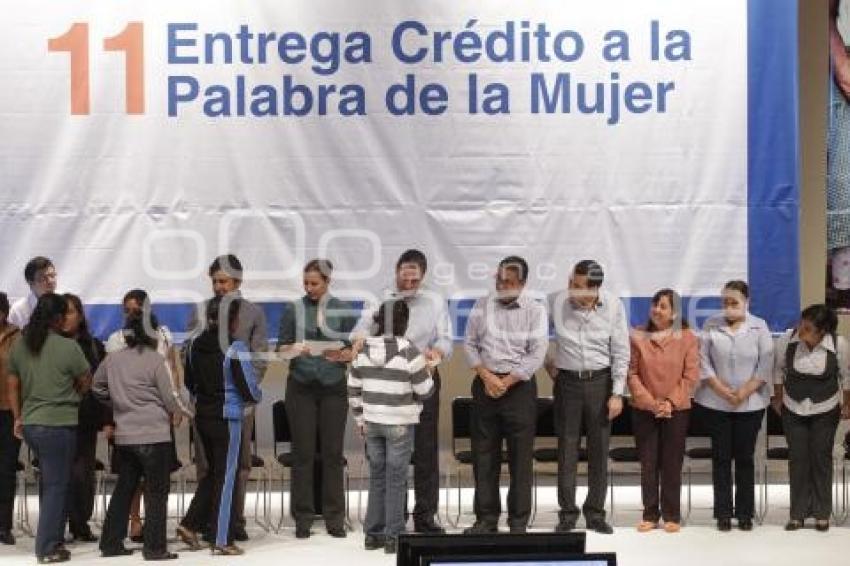 ENTREGA CHEQUES CRÉDITO A LA PALABRA DE LA MUJER