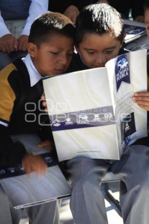 ENTREGA ÁLBUM CONMEMORATIVO 5 DE MAYO