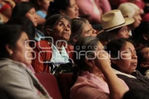 ENTREGA CHEQUES CRÉDITO A LA PALABRA DE LA MUJER